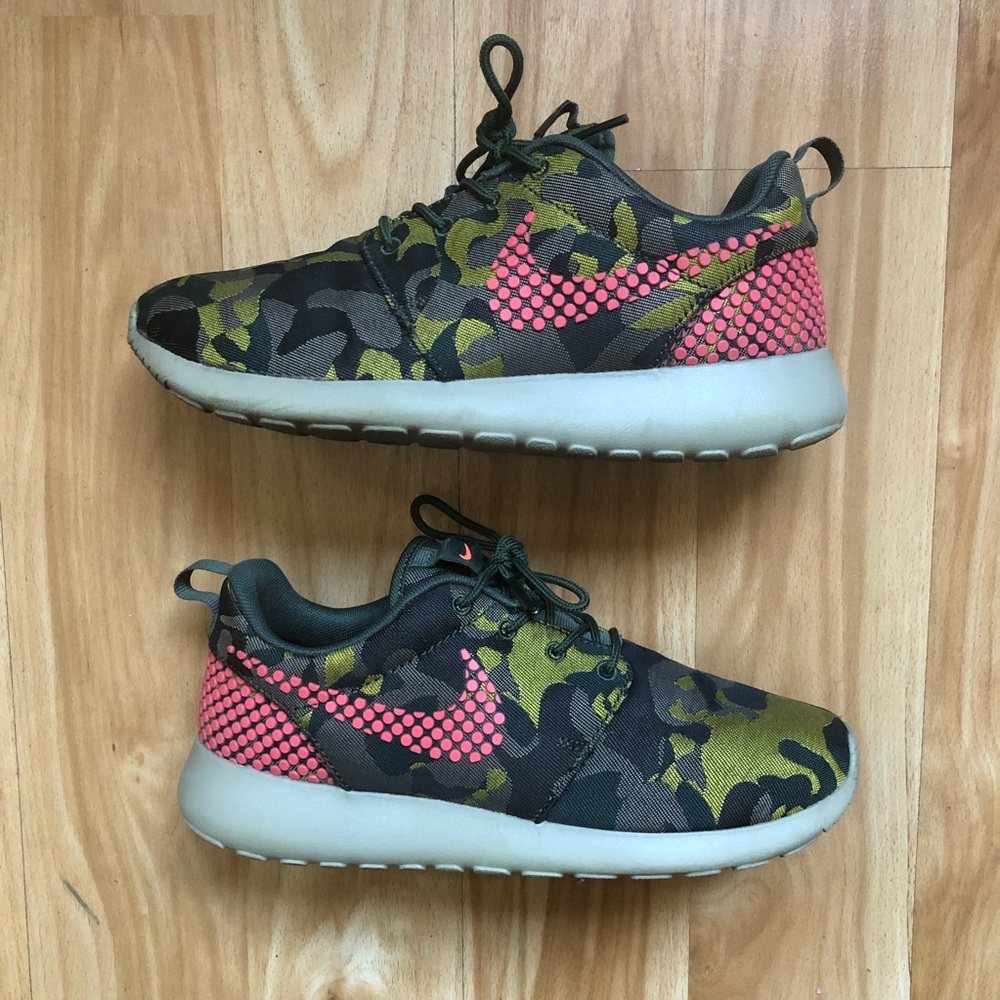*Limited Edition* Nike Roshe Camo Sneakers Size 7